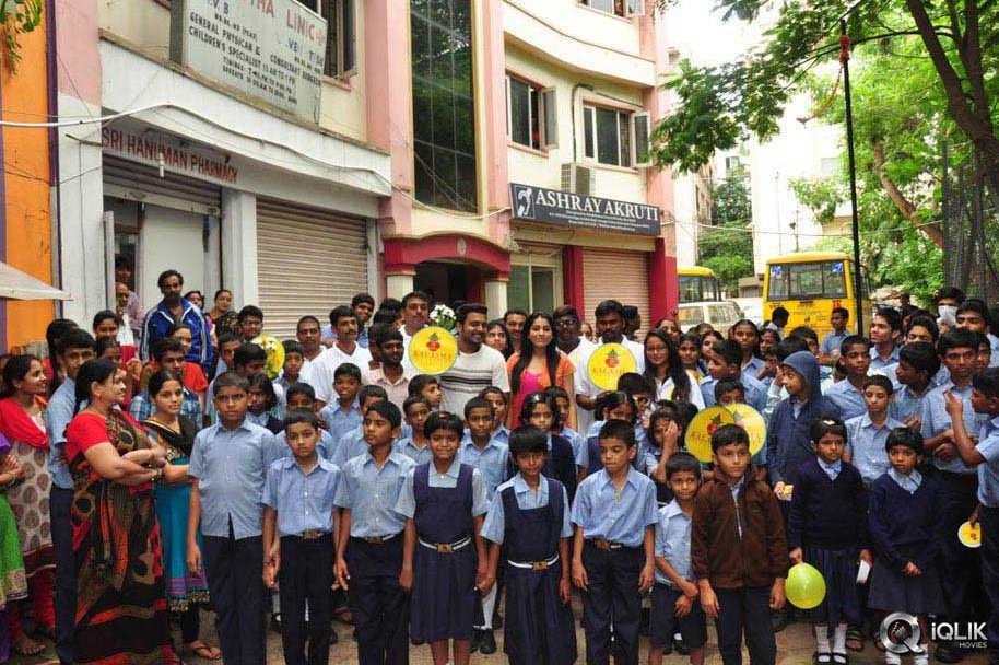 Rashmi-Goutham-And-Getup-Srinu-At-Akshara-Kalasha-Foundation